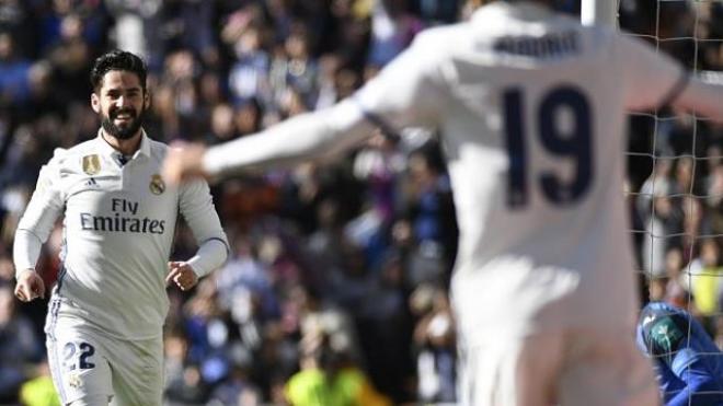 Isco y Modric celebran uno de los tantos merengues.