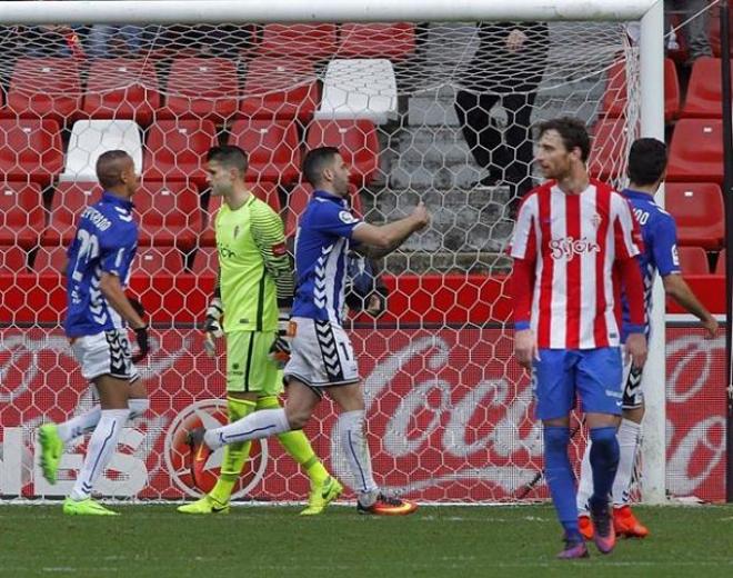 Los vitorianos vencieron 2-4 en El Molinón.