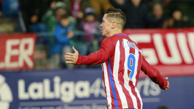 Fernando Torres celebra el 2-0.