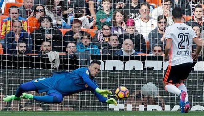 Diego Alves, en una acción del choque.