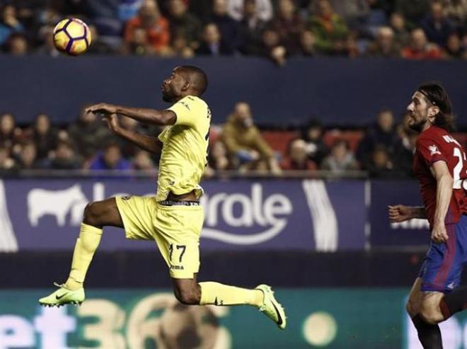 Bakambu disparó en la jugada afortunada del duelo.