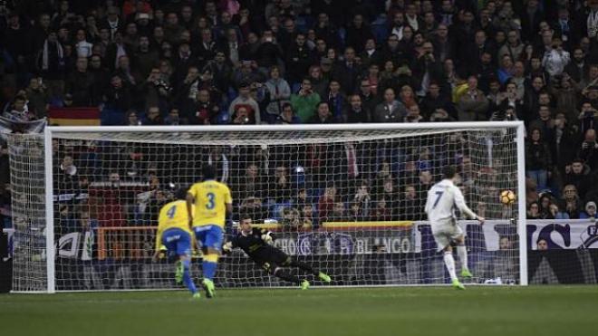 Cristiano Ronaldo marca el 2-3 de penalti.