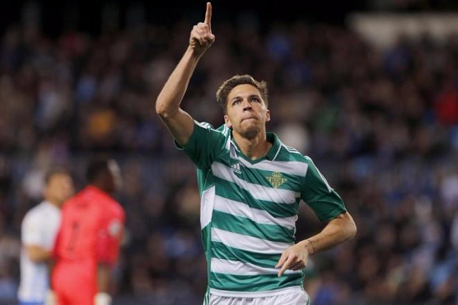 Jonas celebra su gol en La Rosaleda.