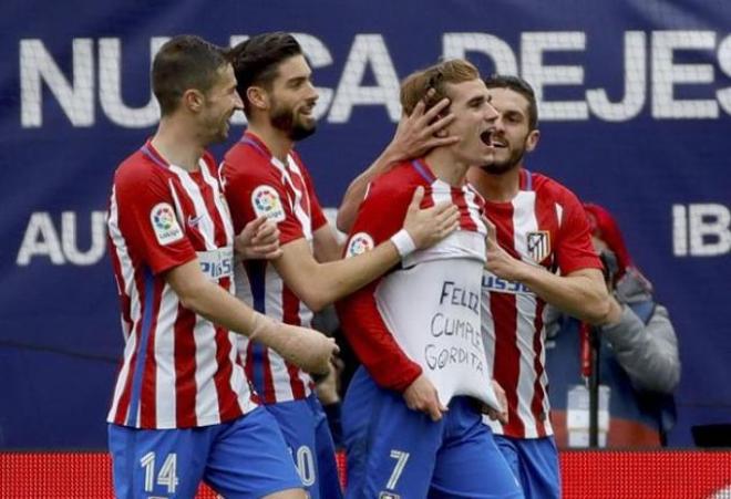 Los colchoneros celebran el tanto de Griezmann.