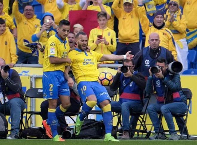 Jesé y David Simón festejan el primer gol.