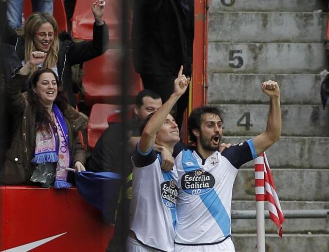 Arribas y Mosquera, celebrando el gol.