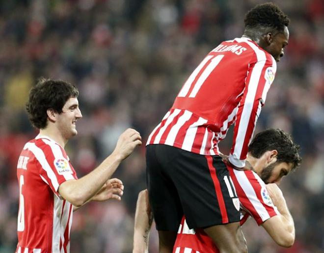 Raúl García, Williams y San José celebran gol bilbaíno.