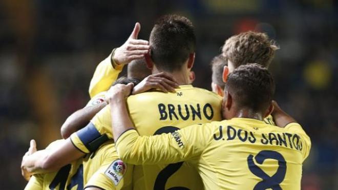 Los jugadores del Villarreal celebran el 1-0.