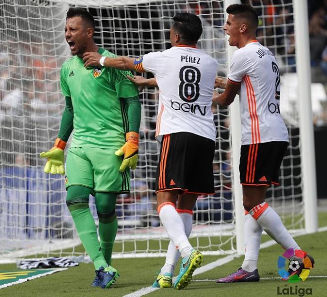 Diego Alves fue clave en la victoria parando un penalti.