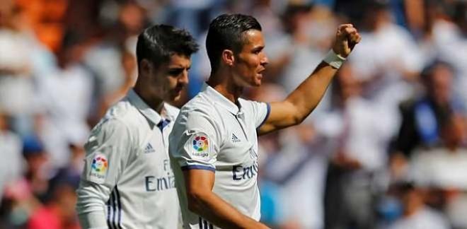 Cristiano, protagonista por su reaparición con gol y su respuesta a Xavi.