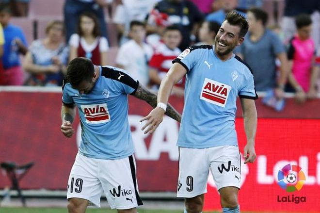 Luna y Sergi Enrich celebran un gol con el Eibar ante el Granada.