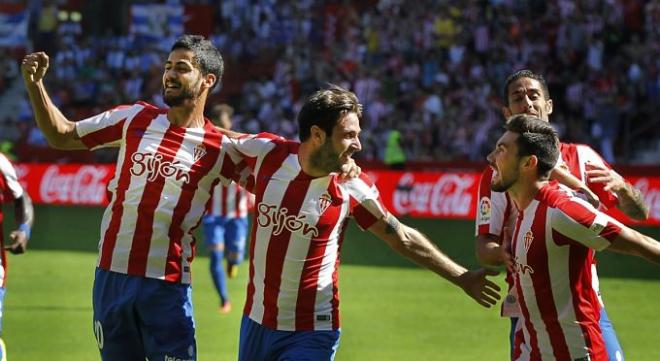 Los jugadores del Sporting celebran un gol ante el Leganés.