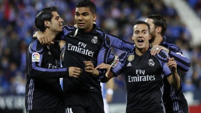 Los jugadores del Real Madrid celebran uno de los goles.