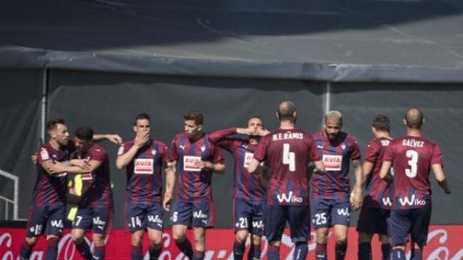 Pedro León celebra su tanto.