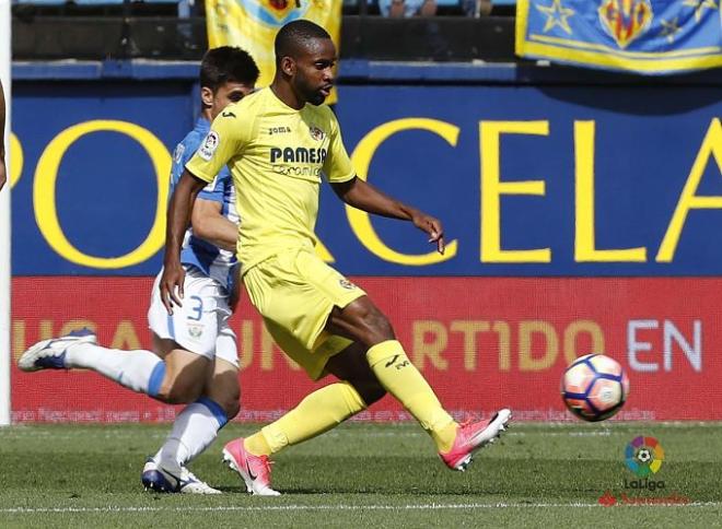 Magnífica maniobra de Bakambu en el primer gol del submarino.