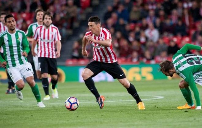 Aduriz volvió a tener protagonismo de cara a gol.