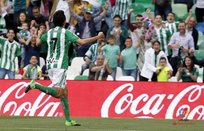 Imagen de la celebración del gol de Rubén Pardo.