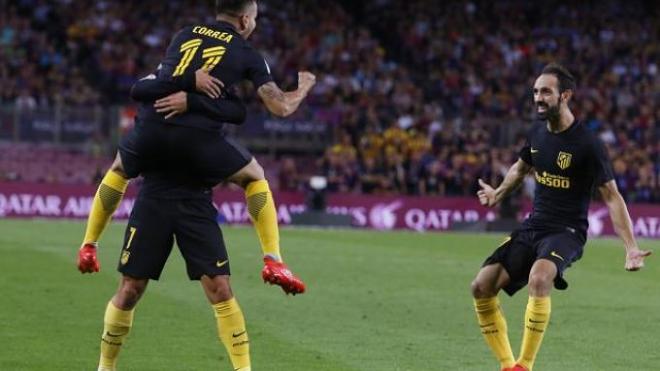 Los jugadores del Atlético celebran el empate.