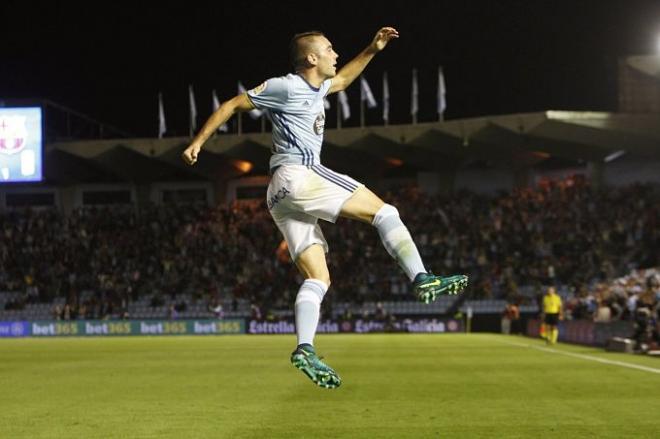 Iago Aspas celebra su gol ante el Barcelona en Balaídos.