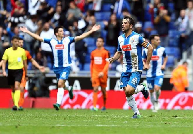 Los pericos celebran el tanto de la igualada.