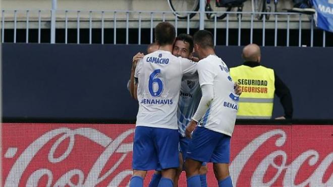 Los jugadores del Málaga celebran un gol en La Rosaleda.