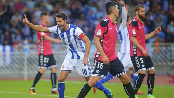 El capitán donostiarra celebra el primer tanto del choque.