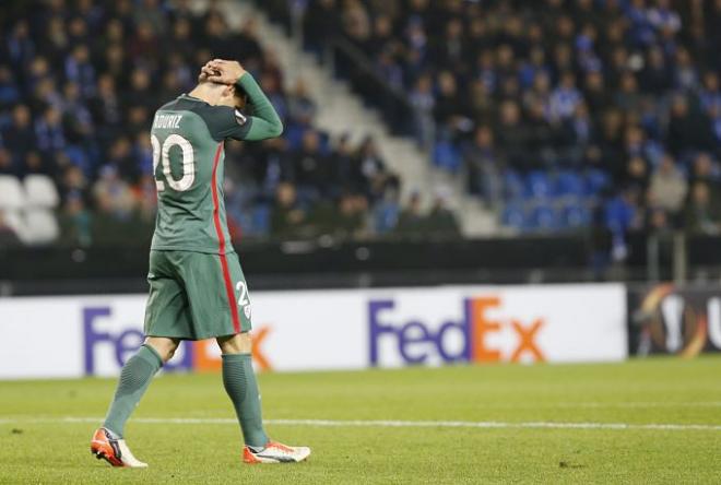 Aduriz se lamenta tras su gol anulado.