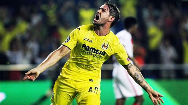 Pato celebra el tanto del empate.