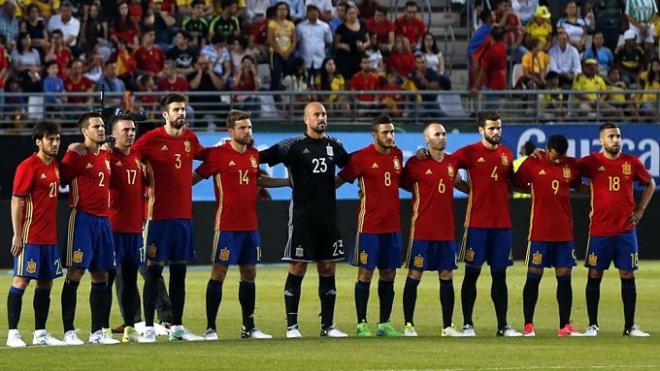 Equipo titular de España ante Colombia en Murcia.