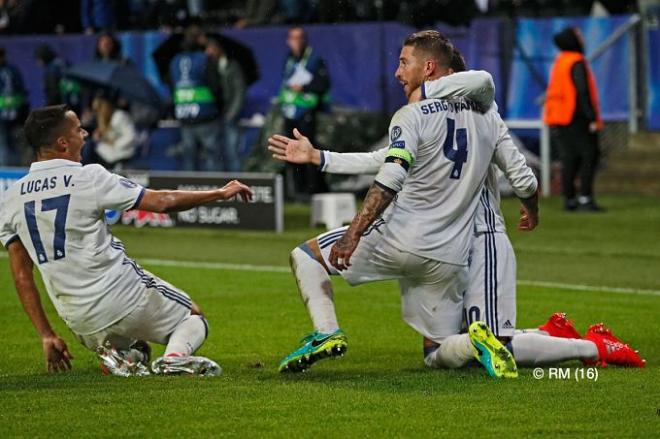 Sergio Ramos, Jamez y Lucas Vázquez celebran un gol en la Supercopa de Europa.