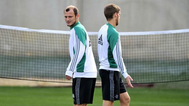 Zozulya, durante un entrenamiento con el Betis.