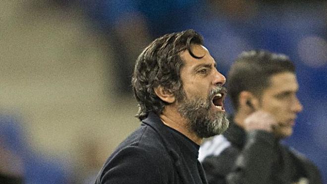 Quique Sánchez Flores, desgañitado.