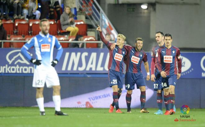 Los jugadores del Eibar celebrando un gol.