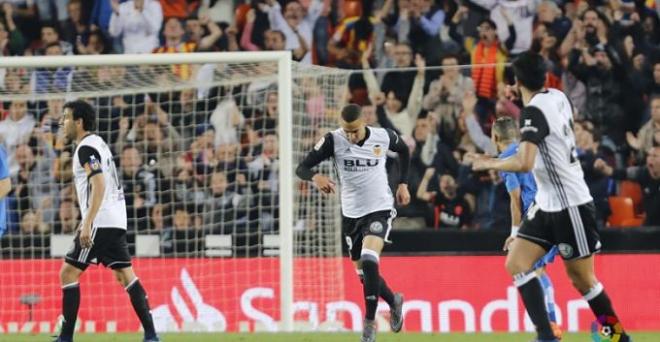 La reacción, con el gol de Rodrigo, llegó tarde.