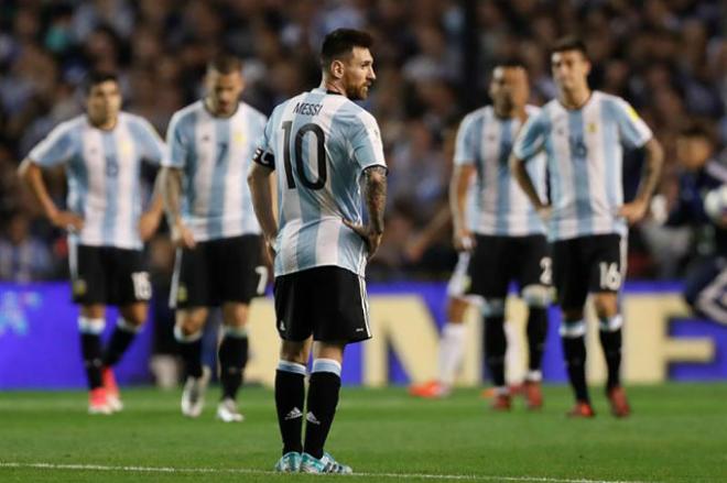 Messi y sus compañeros, ante una situación límite.