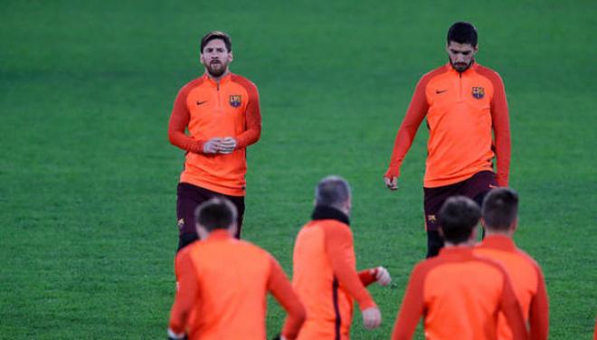 Messi y Suárez, durante el entrenamiento previo en Stamford Bridge.