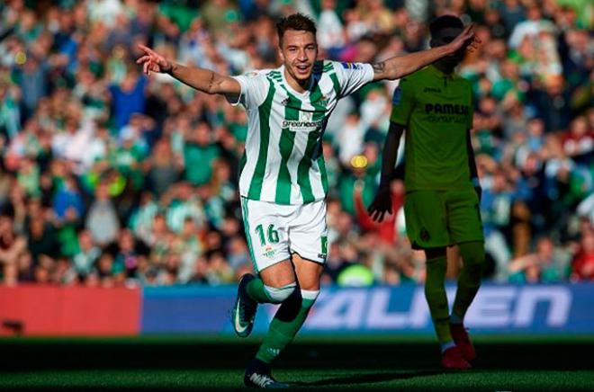 Loren, celebrando uno de sus goles al Villarreal.