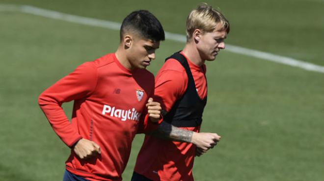 Correa y Kjaer, novedades en el entrenamiento del Sevilla.