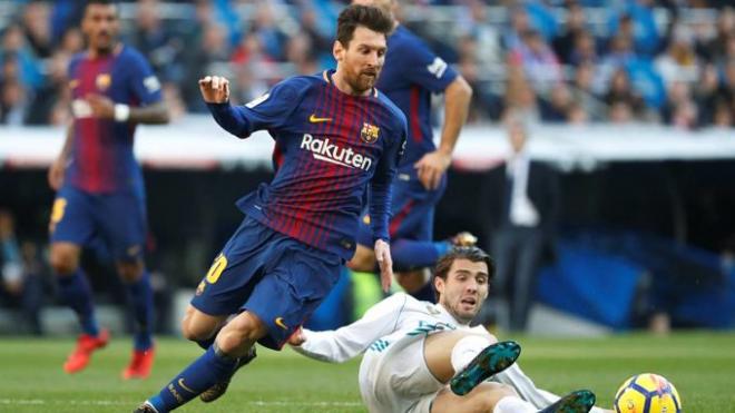Messi supera a Kovacic durante una acción del choque.