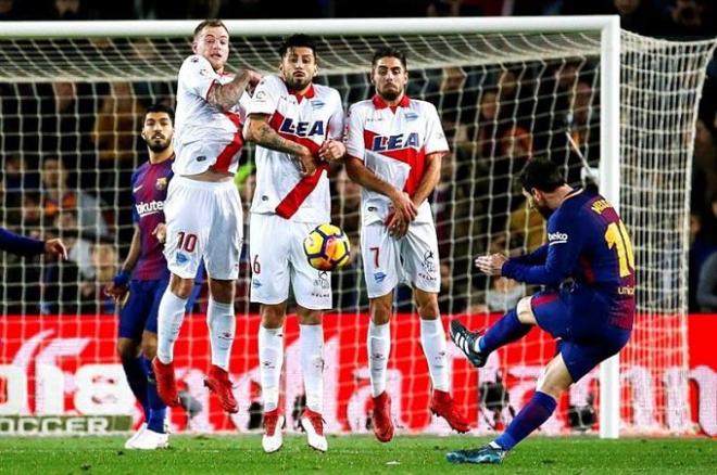 Messi decidió el partido para un Barça que sufrió.