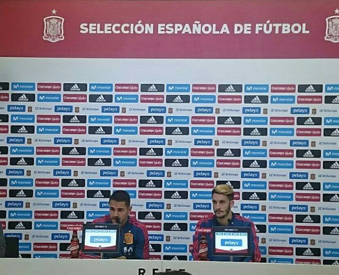 Vitolo y Luis Alberto, durante la rueda de prensa.