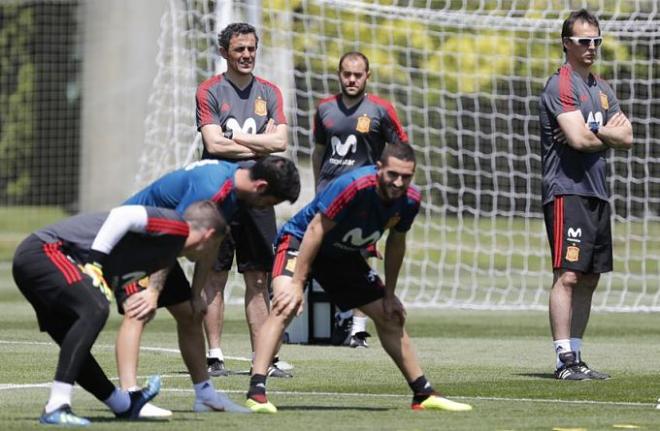 La selección española de fútbol entrena para el Mundial.