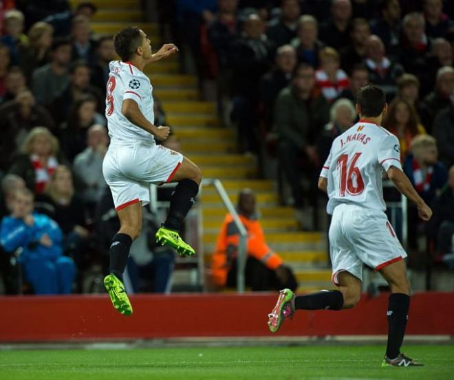 Los jugadores del Sevilla celebran el 0-1 de Ben Yedder.