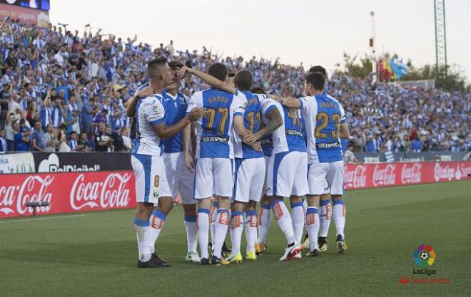 Los madrileños celebran el tanto de la victoria.