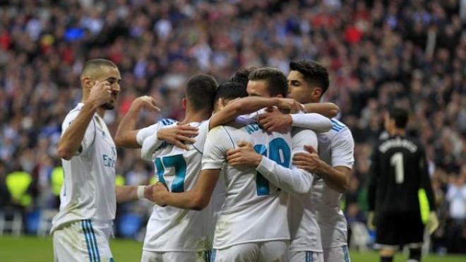 Los jugadores del Real Madrid celebran uno de los goles.