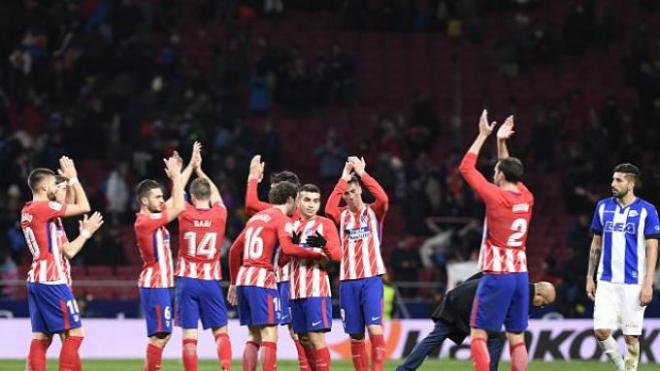 Los jugadores colchoneros celebran la victoria.