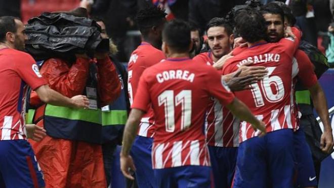 Los locales celebran el gol de Diego Costa.