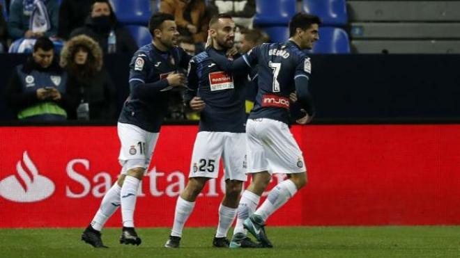 Darder, Fuego y Moreno celebran el gol perico.