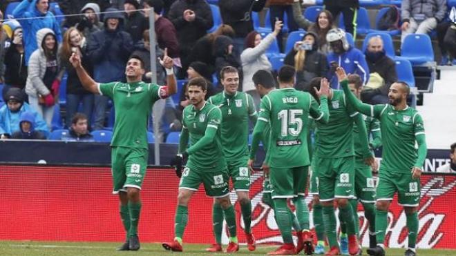 Los jugadores del Leganés celebran el gol de Gabriel Pires.