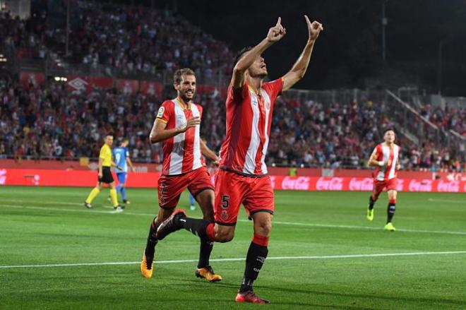 Pedro Alcalá celebra el tanto del triunfo.